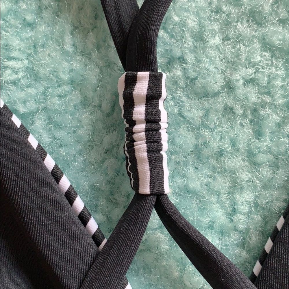 NWT Reversible Horizon/Black Marbella Rev. Top - Picture 3 of 9